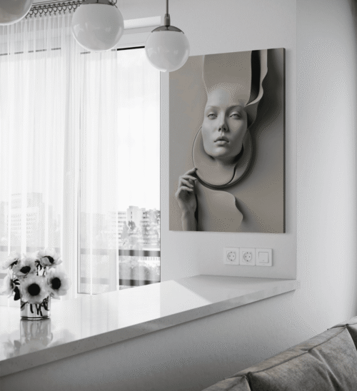 Surrealistisk veggkunst med kvinnelig ansikt i flytende former på moderne kjøkkenvegg med utsikt over byen.